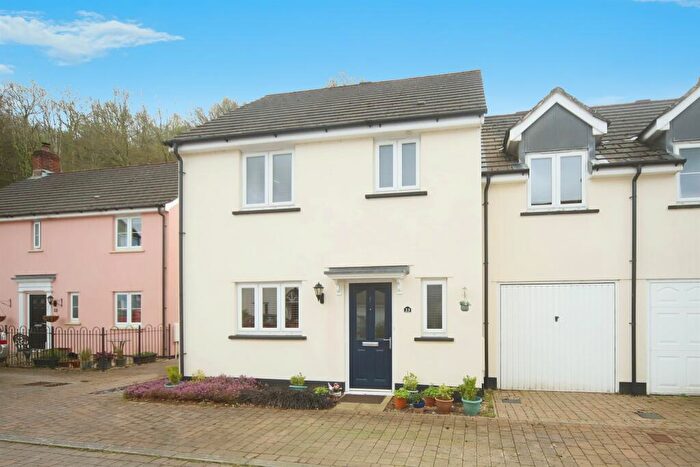 3 Bedroom Semi-Detached House For Sale In Woodland Close, Bampton, Tiverton, EX16