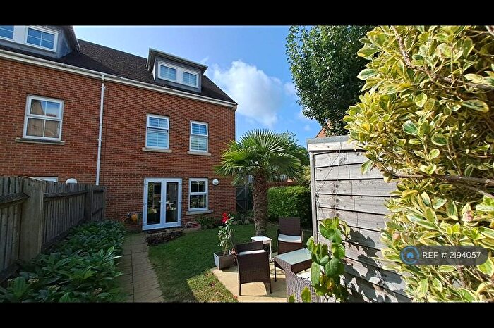 4 Bedroom Semi-Detached House To Rent In Whetstone, London, N20