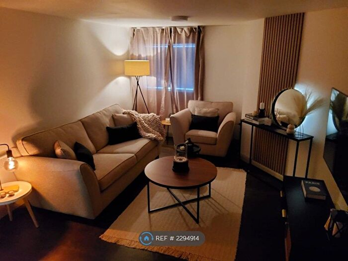 1 Bedroom Flat To Rent In Drake Street, Rochdale, OL16
