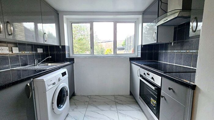 4 Bedroom Terraced House To Rent In Undine Street, Tooting Broadway, SW17