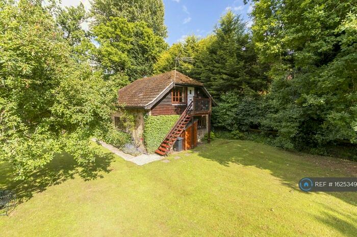 1 Bedroom Flat To Rent In The Slade Bucklebury, Reading, RG7