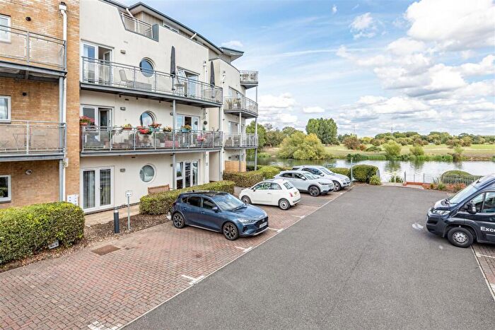 2 Bedroom Apartment For Sale In Bridge House, Bridge Wharf, Chertsey, KT16
