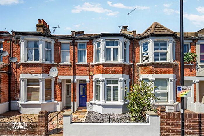 2 Bedroom Maisonette For Sale In Whitestile Road, Brentford, TW8