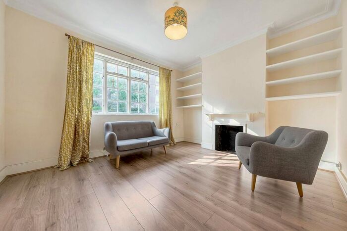 2 Bedroom Flat To Rent In Holyport Road, Fulham, London, SW6
