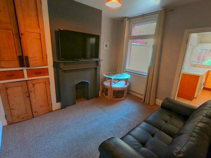 3 Bedroom Terraced House To Rent In Essex Street, Northampton, Northamptonshire, NN2