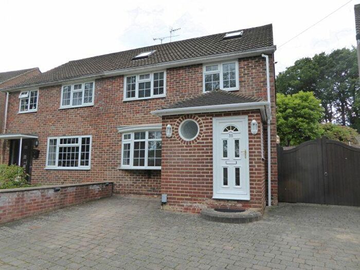 3 Bedroom Detached House To Rent In Crawley, RH10