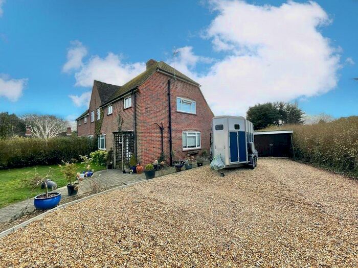 3 Bedroom Semi-Detached House For Sale In Kingsley Road, Eversley, Hook, RG27