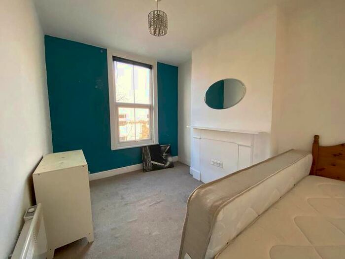 4 Bedroom Flat To Rent In Mitcham Lane, London, SW16