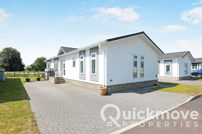 2 Bedroom Park Home For Sale In Tewkesbury, Gloucestershire, GL20