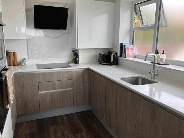2 Bedroom Flat To Rent In Box Ridge Avenue, CR8