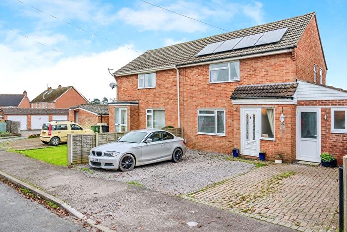3 Bedroom Semi-Detached House For Sale In Garlands Road, Alvington, Lydney, GL15
