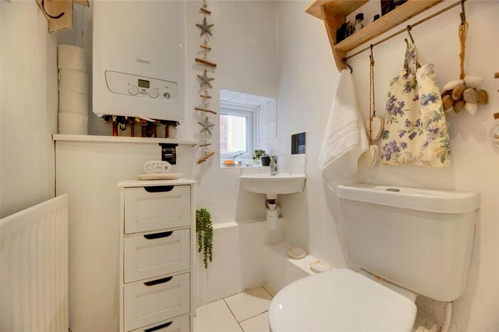 2 Bedroom Flat For Sale In Earls Drive, Low Fell, Gateshead, NE9