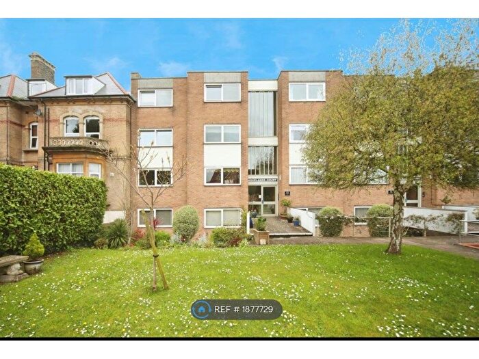 2 Bedroom Flat To Rent In Hovelands Court, Taunton, TA1