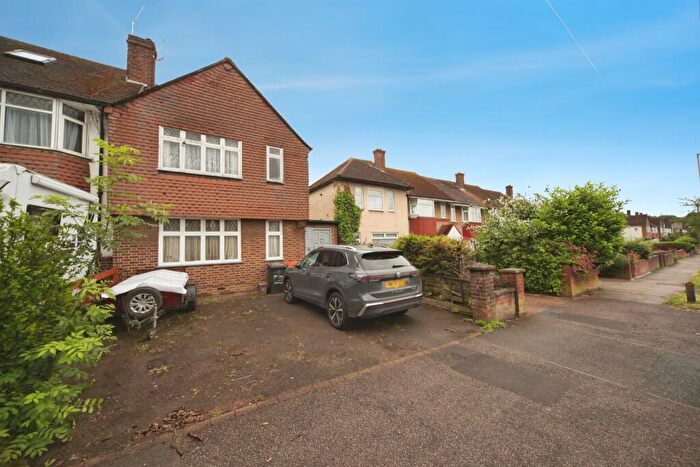 3 Bedroom End Of Terrace House For Sale In Poynters Road, Dunstable, LU5