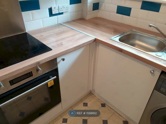 1 Bedroom Flat To Rent In Normanhurst Court, Sutton, SM2