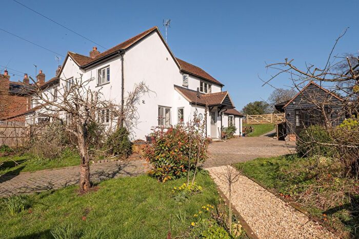 3 Bedroom Semi-Detached House For Sale In Wigginton Bottom, Wigginton, Tring, HP23