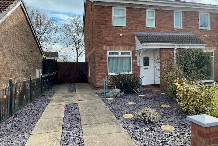 2 Bedroom Semi-Detached House To Rent In The Queensway, Hull, HU6