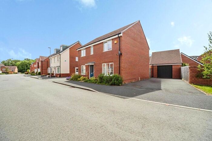 4 Bedroom Detached House For Sale In Calshot Drive, Kingsmead, Milton Keynes, Buckinghamshire, MK4