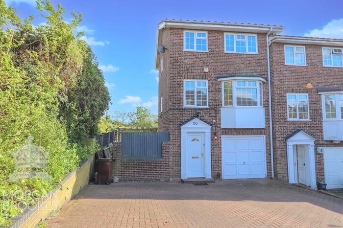 3 Bedroom Terraced House To Rent In Station Road, Benfleet, SS7
