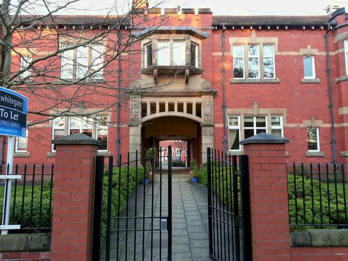 3 Bedroom Flat To Rent In Devon Road, West Park, Wolverhampton, WV1