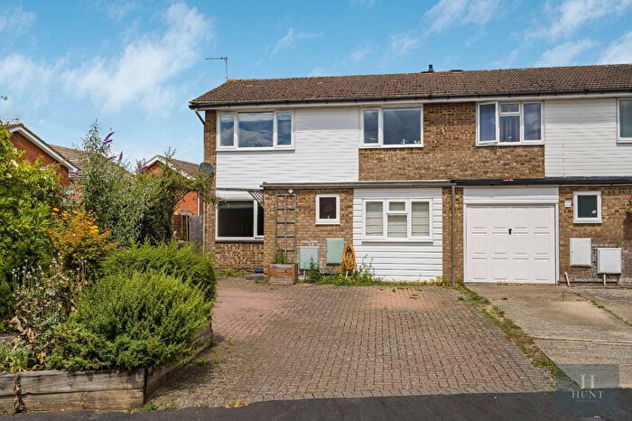 4 Bedroom Semi-Detached House For Sale In Cromwell Avenue, Thame, Oxfordshire, OX9