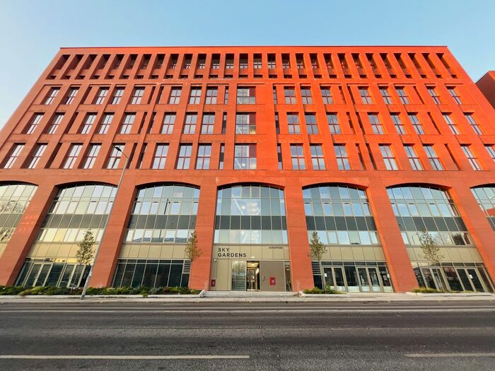 2 Bedroom Flat To Rent In Sky Gardens, Spinners Way, Manchester, M15