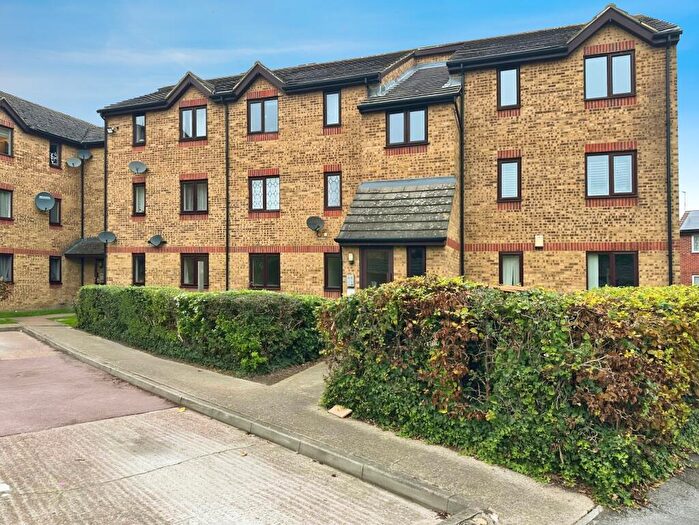 2 Bedroom Flat To Rent In Parsonage Road, West Thurrock, RM20