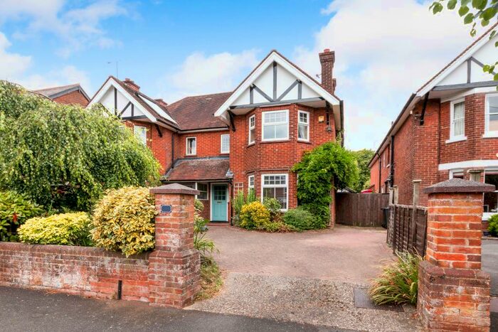 3 Bedroom Semi-Detached House To Rent In Richmond Road, RG21