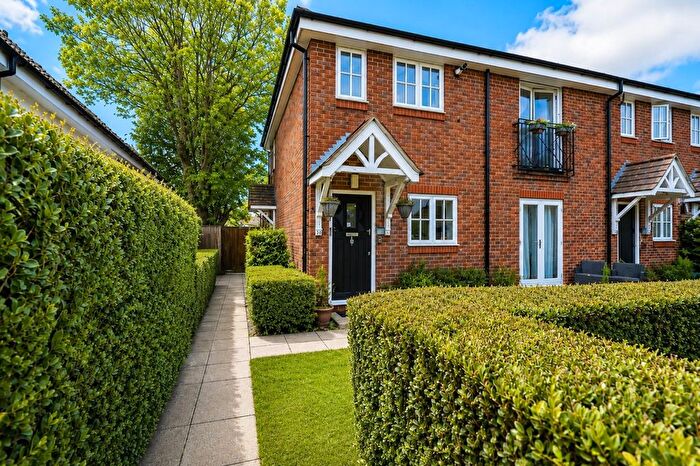 2 Bedroom Maisonette For Sale In Minister Court, Frogmore, St. Albans, AL2