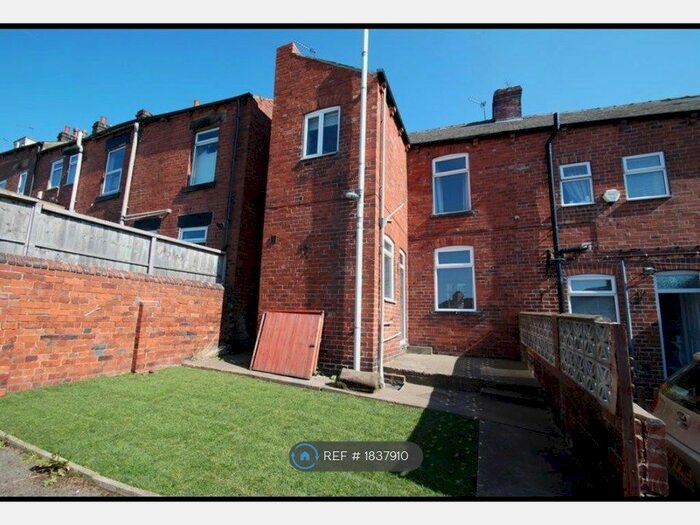 3 Bedroom End Of Terrace House To Rent In Sherwood Street, Barnsley, S71