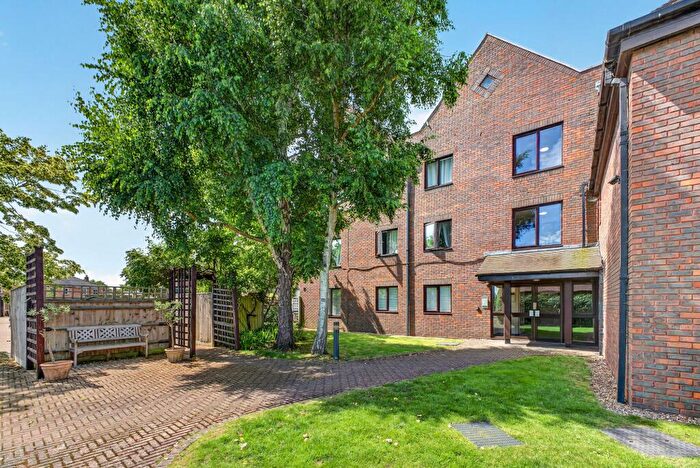 2 Bedroom Flat For Sale In Cobham Gate, Freelands Road, KT11