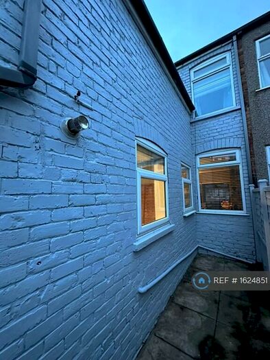 3 Bedroom Terraced House To Rent In Welholme Road, Grimsby, DN32