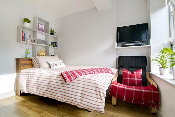 1 Bedroom Private Hall To Rent In High Street, Southampton, SO14