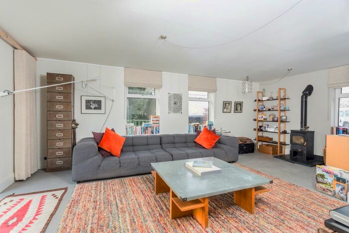 4 Bedroom Detached House To Rent In The Old Racecourse, Lewes, BN7