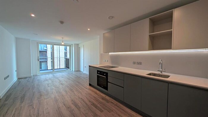 2 Bedroom Apartment To Rent In The Railings, Middlewood Locks, M5
