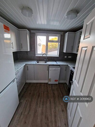 2 Bedroom Flat To Rent In Rushey Green, London, SE6