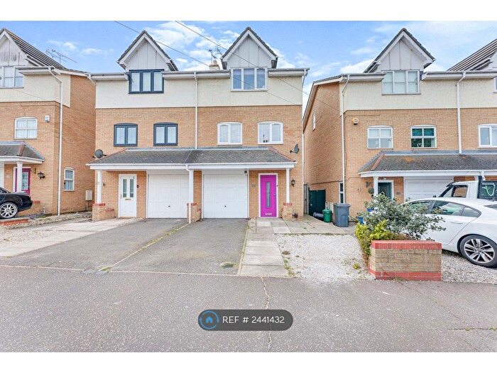 4 Bedroom Semi-Detached House To Rent In Priory Avenue, Southend-On-Sea, SS2