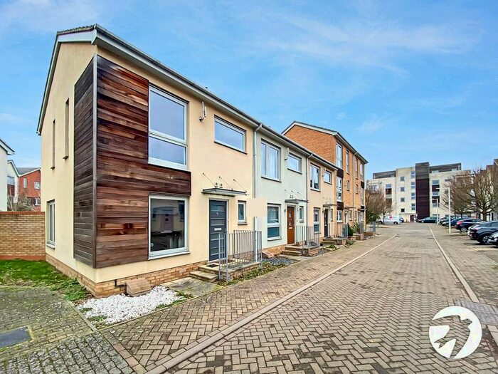 2 Bedroom Detached House To Rent In Cameron Drive, Dartford, Kent, DA1