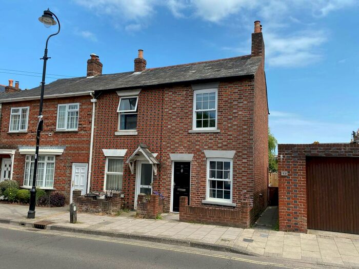 2 Bedroom House To Rent In Gosport Street, Lymington, SO41