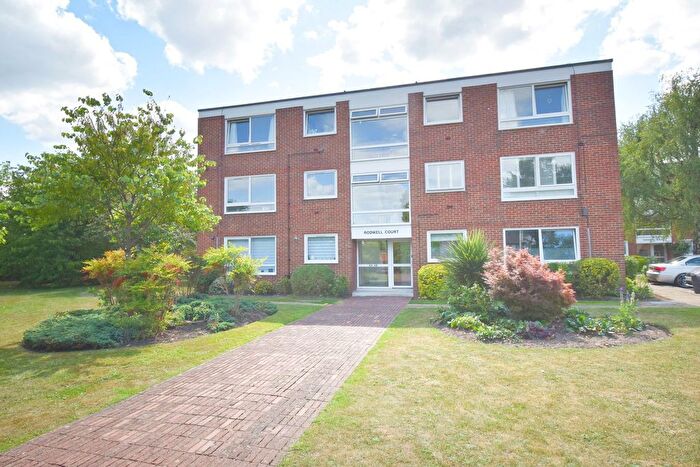 2 Bedroom Flat For Sale In Hersham Road, Walton-On-Thames, KT12