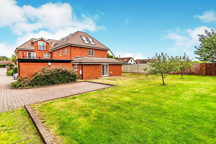 1 Bedroom Apartment To Rent In Headley Road, RG5