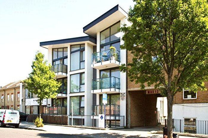 1 Bedroom Flat To Rent In Latimer Road, London, Uk, W10