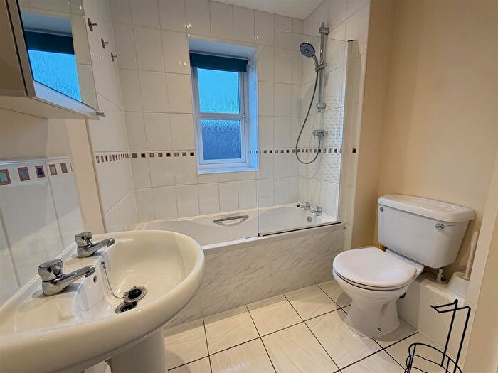 2 Bedroom Flat To Rent In Filey Road, Scarborough, YO11