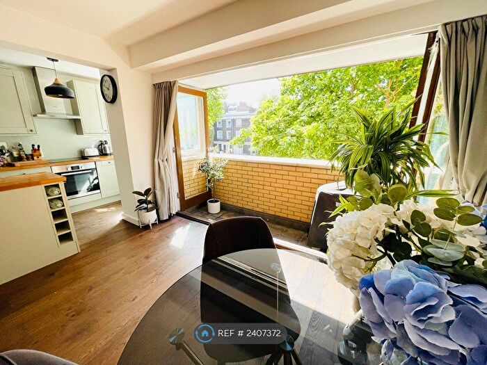 1 Bedroom Flat To Rent In The Colonnades, London, W2