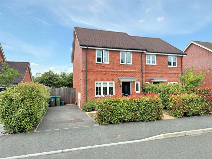 3 Bedroom Semi-Detached House For Sale In Hammond Street - Aston Clinton, HP22