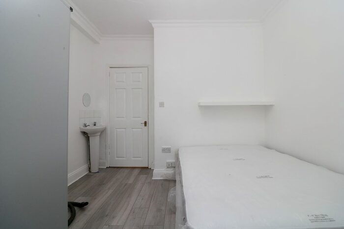 Studio To Rent In Pitcairn Road, Mitcham, CR4