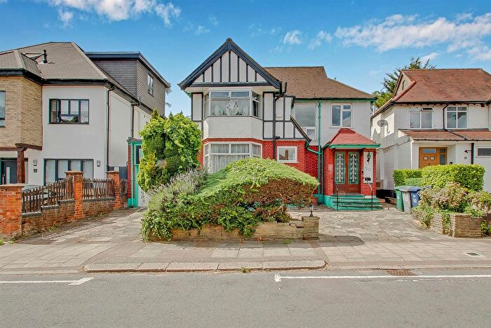 4 Bedroom Detached House For Sale In Neeld Crescent, London, NW4