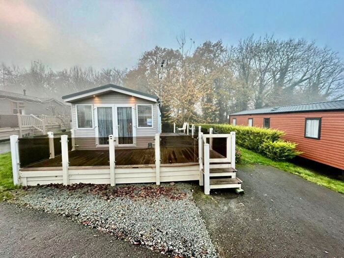2 Bedroom Mobile/park Home For Sale In Penrefail Crossroads, Moelfre, Abergele, LL22
