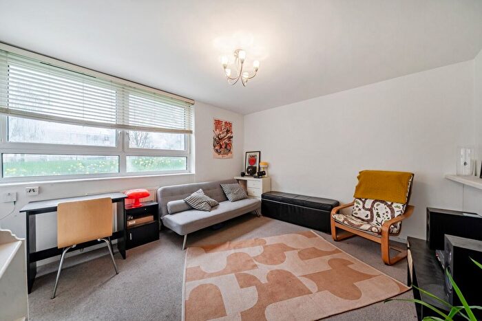 2 Bedroom Flat For Sale In Winterfold Close, Southfields, SW19