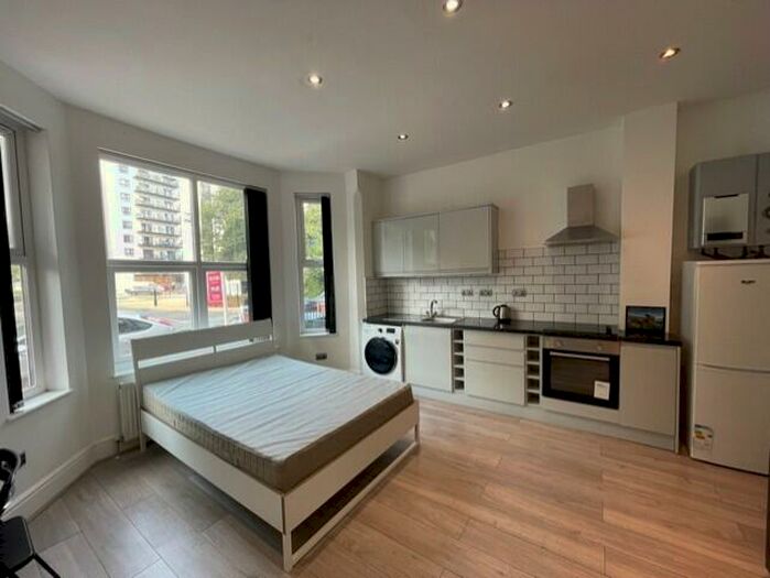 Studio To Rent In Albany Road, Earlsdon, Coventry, CV5